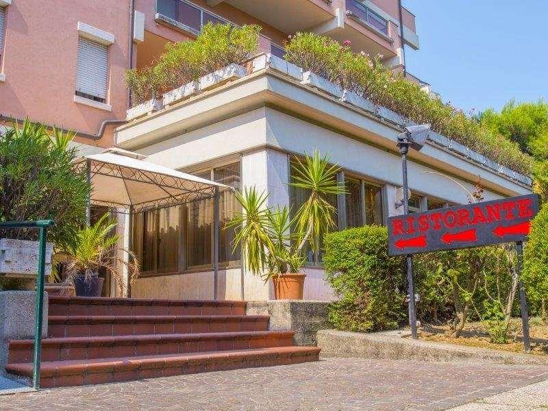 Hotel Miramare Civitanova Marche Restoran gambar